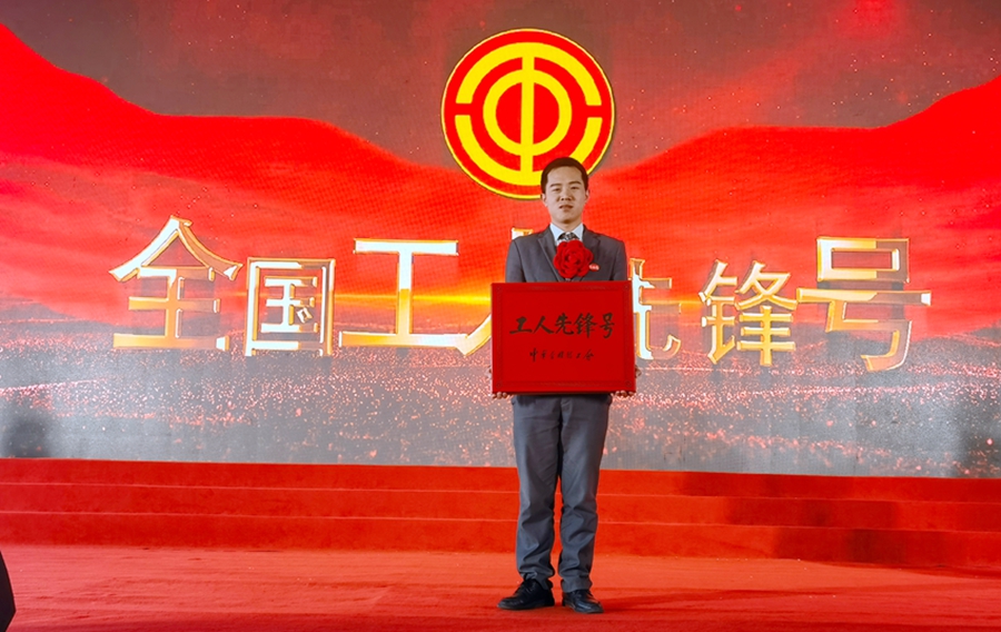 工人先锋号照片_副本.jpg
